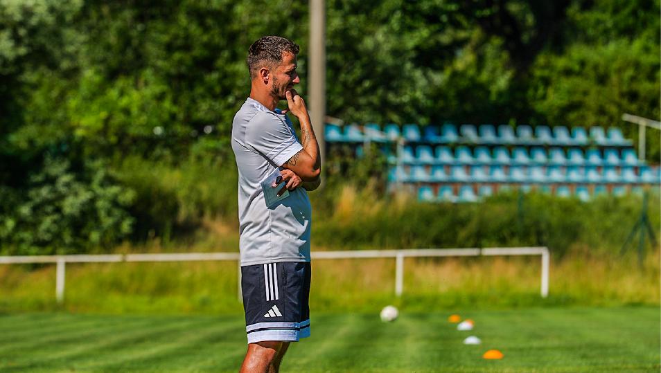 Dnes opäť proti súperovi z Niké ligy, tentorkát hráme vonku